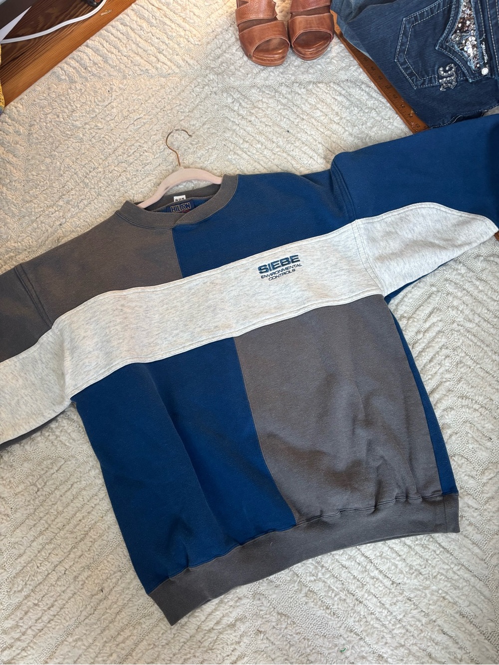 Vintage 90s Colorblock Navy & Gray Crewneck Sweatshirt - Picture 5 of 8
